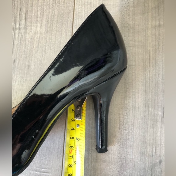 Classic black pumps! - Picture 2 of 5